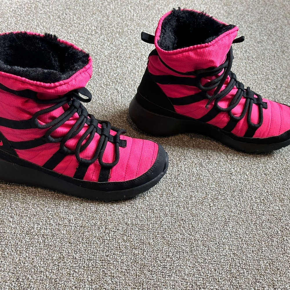 Nike boots, winter, snow , shoes big girls or women